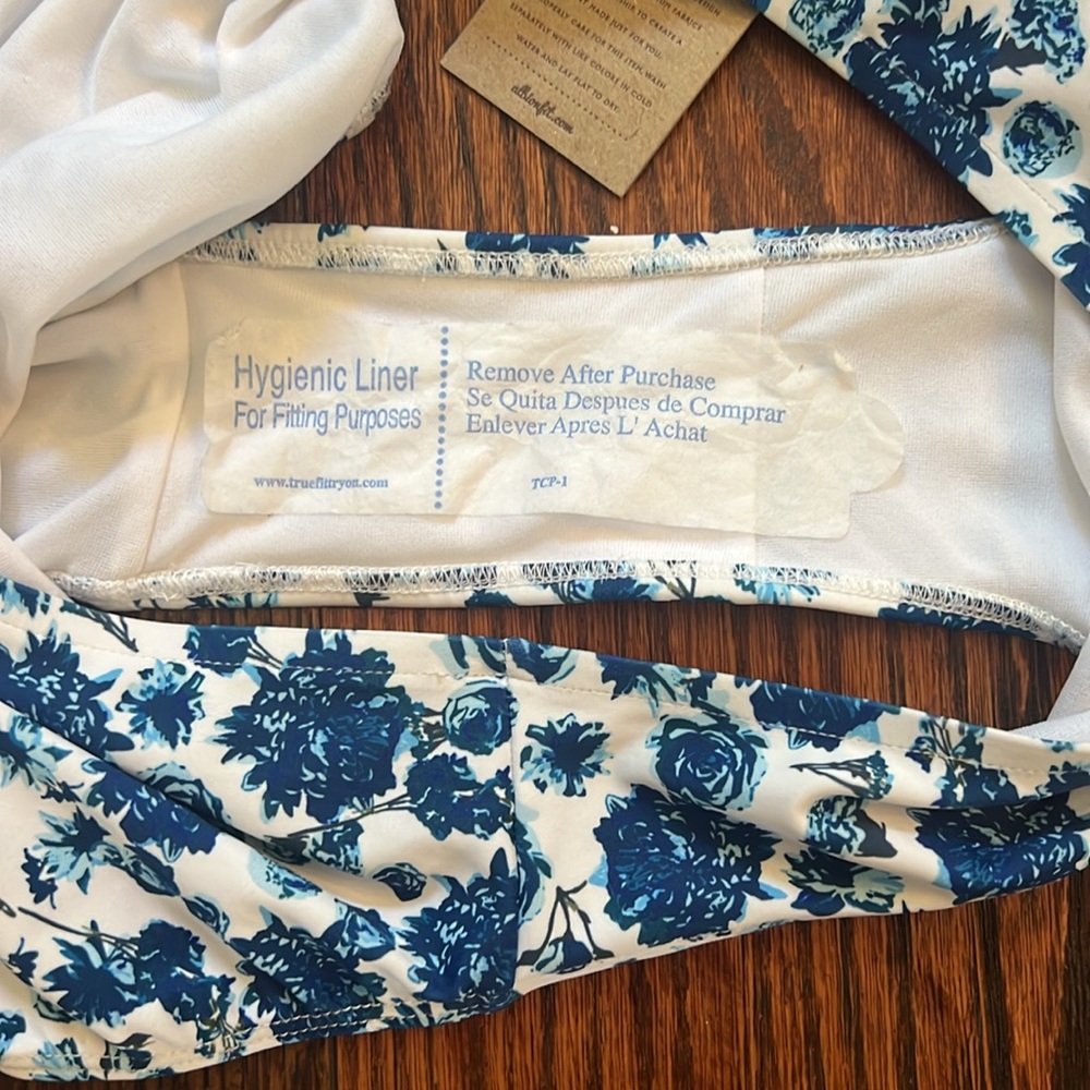 NWT Albion Fit 2 piece bikini set Santorini print. Size.Small - Picture 10 of 16
